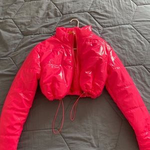 Neon pink cropped shiny puffer jacket🎀